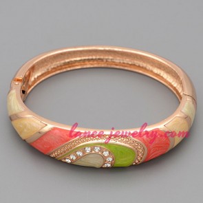 Special bangle with rhinestone beads deocration