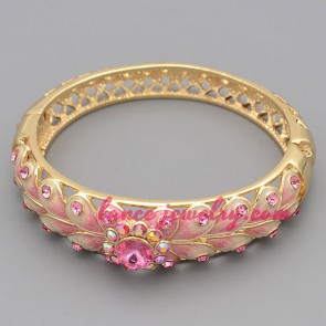 Sweet pink color rhinestone beads decorated bangle