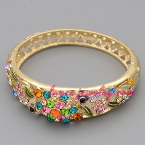Delicate bangle with colorful rhinestone beads