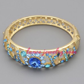 Elegant blue color rhienstone beads decoration bangle