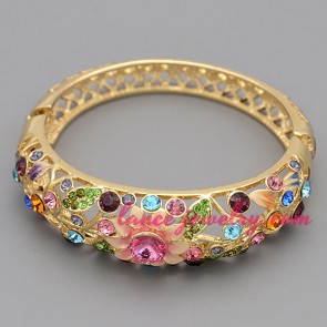 Nice bangle decorated by flower patterns rhinestone