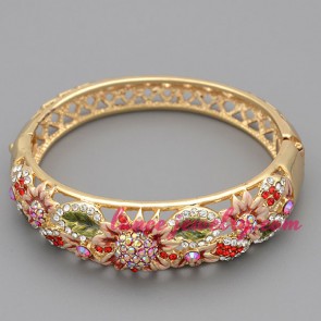 Unique flower patterns with rhinestone beads decorated bangle