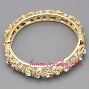 Glittering white color rhinestone beads decorated bangle