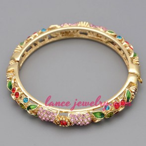 Eelgant bangle with mix color rhinestone beads