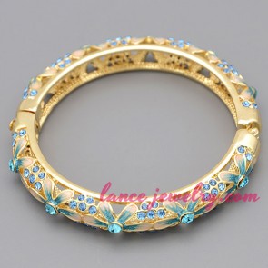 Delicate alloy bangle with blue color rhinestone beads\