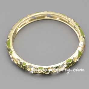 Nice alloy bangle with natiral green color enamel