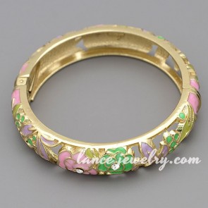 Beautiful alloy bangle with nice flower patterns