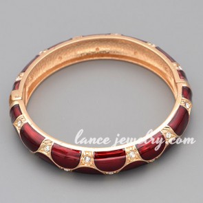Classic red color enamel decoration alloy bangle