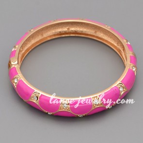 Fashion alloy bangle with rose color enamel