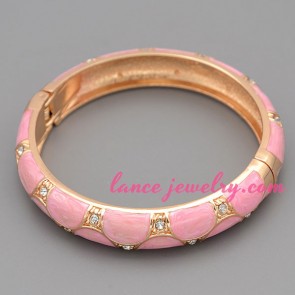 Sweet pink color enamel decoration bangle