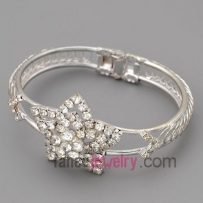 Cute bracelet with silver zinc alloy decorate shiny rhinestone with star model