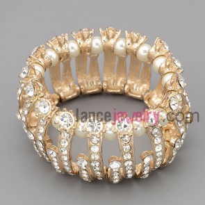 Dazzling bracelet with gold zinc alloy decorate shiny rhinestone and abs beads