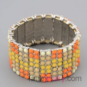 Romantic bracelet with silver zinc alloy decorate different color resin