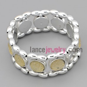 Charming bracelet with plastic decorate light yellow acrylic beads