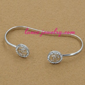 Trendy alloy bangle with flower patterns