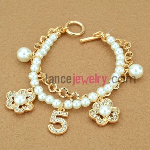 Elegant  imitation pearls bracelet with nice pendants