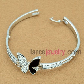 Sweet bracelet with butterfly accessories