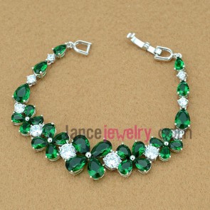 Fascinating bracelet with copper alloy decorated green cubic zirconia with clover model

