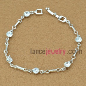 Simple bracelet with zirconia beads decorated