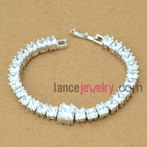 Glittering white color zirconia beads decorated bracelet