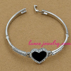 Nice alloy bracelet with heart design decoration
