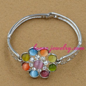 Fashion flower model with color cat eye alloy bracelet