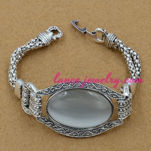 Elegant alloy bracelet with nice patterns decoration