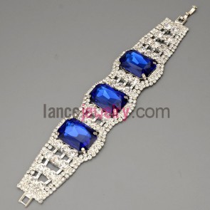 Glittering bracelet with brass claw chain decorated shiny rhinestone and deep blue crystal
