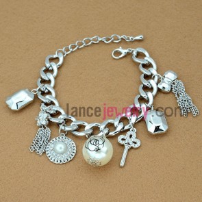 Nice platinum chain link bracelet with rhinestone key decoration
