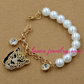 Unique chain bracelet with leopard pendant