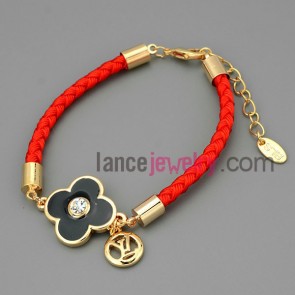 Simple black flower chain link bracelet
