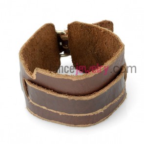Fashion bracelet decorated with brown leather