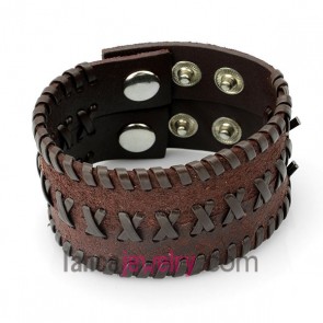 Delicate bracelet with leather decorated snap fastener 
