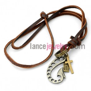 Fashion bracelet decorated with  brown leather decorated many alloy pendant 
