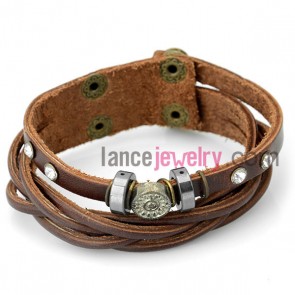 Trendy bracelet with brown  leather decorated shiny rhinstone and brass and aolly 
