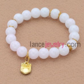 Simple color bead bracelet with lovely alloy owl pendant.