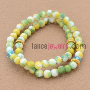 Charming acrylic and stone material bead bracelet.