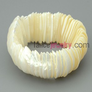 Pearl white willow-leaf shell bracelet