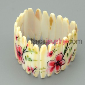 Yellowish oval shell bangle with red flowers and leaves