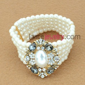 Nice white bead bracelet with crystal decoration