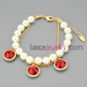 White beads chain link bracelet decorated with crystal