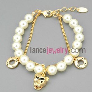 White beads chain link bracelet with a leopard model decoration
