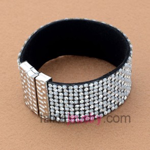 Fashion bracelet with rhinestone beads decoration