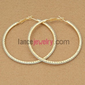 Cute earrings with big size iron rings decorated pearl powder
