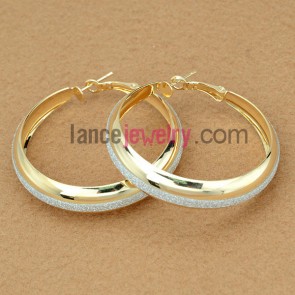 Cute earrings with big size iron rings decorated pearl powder