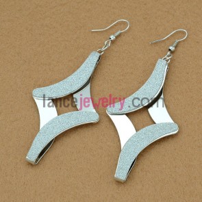 Fashion earrings with iron decorated special shape and pearl powder