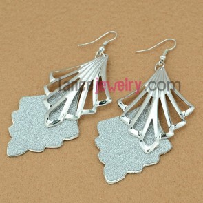Trendy earrings with big size iron with special shape decorated pearl powder