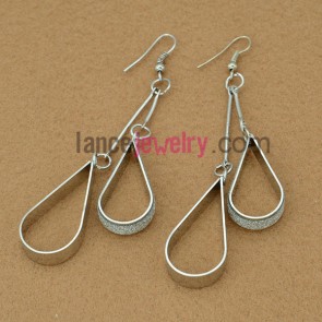 Cute earrings with iron hollow drop shape decorated pearl powder