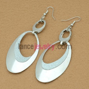 Shiny earrings with iron hollow pendant decorate pearl powder