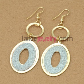Sweet earrings with iron hollow rings decorate pearl powder